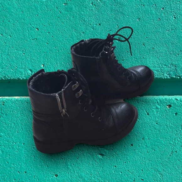 Steve Madden leather Boots, Size 1 , Color Black - Picture 4 of 7